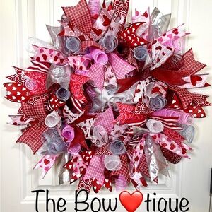 Handmade 22” Valentine’s Day Ribbon Mesh Wreath Hearts in Red & Pink w21